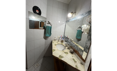 Chalet en excelente ubicacion, OPORTUNIDAD.