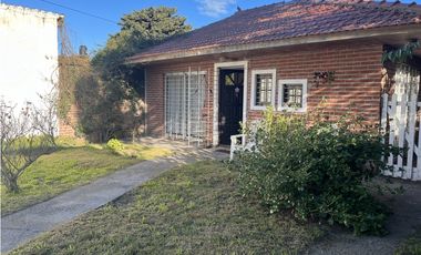 Chalet en excelente ubicacion, OPORTUNIDAD.