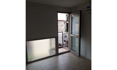 EXCELENTE DEPARTAMENTO EN ESTACION DE CASTELAR EN VENTA