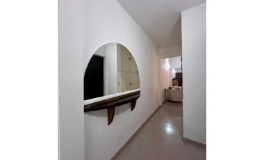 ¡Departamento con balcón y cochera cubierta a pasos del mar!