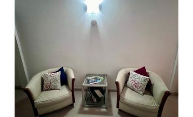 ¡Departamento con balcón y cochera cubierta a pasos del mar!