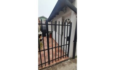 HERMOSA CASA EN PH TOTALMENTE ACTUALIZADA EN VENTA. MORON SUR