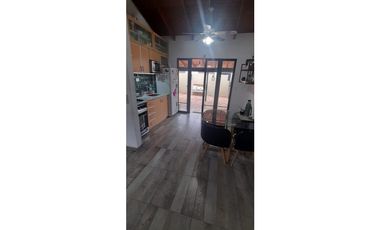 HERMOSA CASA EN PH TOTALMENTE ACTUALIZADA EN VENTA. MORON SUR