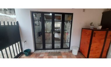 HERMOSA CASA EN PH TOTALMENTE ACTUALIZADA EN VENTA. MORON SUR