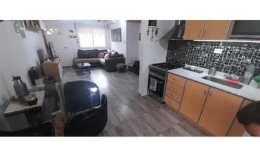 HERMOSA CASA EN PH TOTALMENTE ACTUALIZADA EN VENTA. MORON SUR