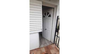 HERMOSA CASA EN PH TOTALMENTE ACTUALIZADA EN VENTA. MORON SUR