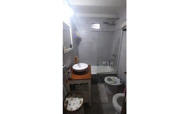 HERMOSA CASA EN PH TOTALMENTE ACTUALIZADA EN VENTA. MORON SUR