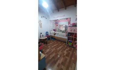 HERMOSA CASA EN PH TOTALMENTE ACTUALIZADA EN VENTA. MORON SUR