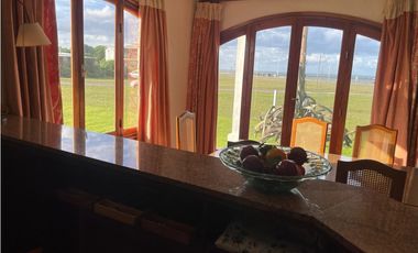 Casa ideal para proyectos frente al mar !!!