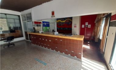 DOS EDIFICIOS EN 