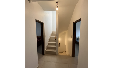 Propiedad de 6 ambientes a una cuadra de la playa, Santa Clara Del Mar