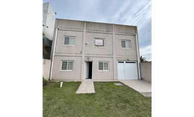 Propiedad de 6 ambientes a una cuadra de la playa, Santa Clara Del Mar