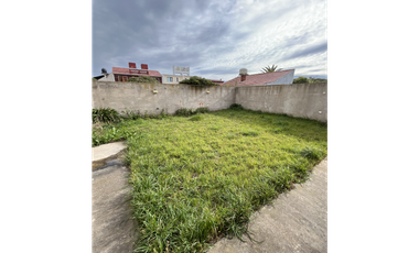 Propiedad de 6 ambientes a una cuadra de la playa, Santa Clara Del Mar