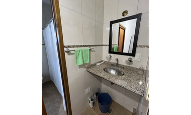 Propiedad de 6 ambientes a una cuadra de la playa, Santa Clara Del Mar