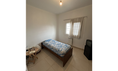 Propiedad de 6 ambientes a una cuadra de la playa, Santa Clara Del Mar