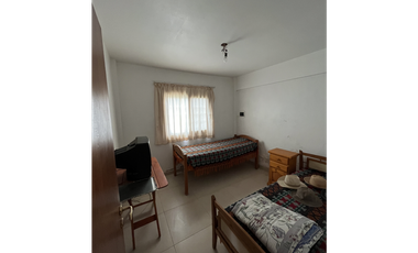 Propiedad de 6 ambientes a una cuadra de la playa, Santa Clara Del Mar