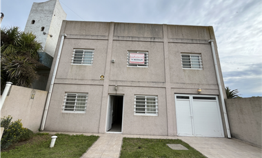 Propiedad de 6 ambientes a una cuadra de la playa, Santa Clara Del Mar