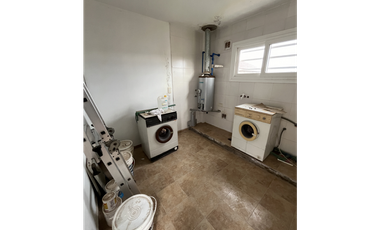 Propiedad de 6 ambientes a una cuadra de la playa, Santa Clara Del Mar