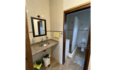 Propiedad de 6 ambientes a una cuadra de la playa, Santa Clara Del Mar