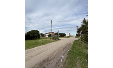 Propiedad de 6 ambientes a una cuadra de la playa, Santa Clara Del Mar