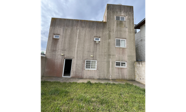 Propiedad de 6 ambientes a una cuadra de la playa, Santa Clara Del Mar