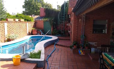 HERMOSO Y FUNCIONAL CHALET EN VENTA. ITUZAINGO NORTE