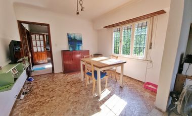 Chalet en PH 3 ambientes con entrada p/ autos - Soler y C. de Dolores