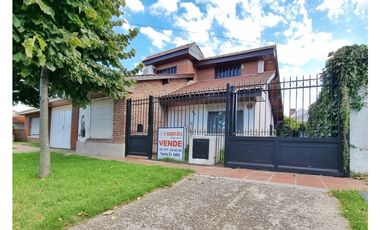 Chalet en PH 3 ambientes con entrada p/ autos - Soler y C. de Dolores