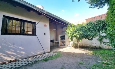 Chalet en PH 3 ambientes con entrada p/ autos - Soler y C. de Dolores