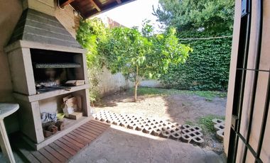 Chalet en PH 3 ambientes con entrada p/ autos - Soler y C. de Dolores