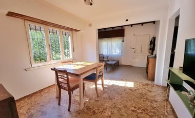 Chalet en PH 3 ambientes con entrada p/ autos - Soler y C. de Dolores