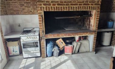 CASA LUJAN CENTRICA CON DPTO APARTE