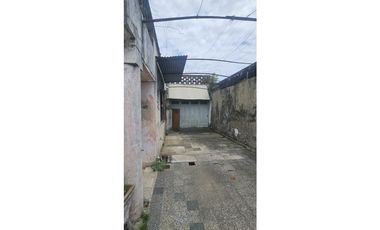 Venta de casa Avenida Comercial.