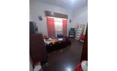 CASA AMERICANA y DEPTO DOS AMBIENTES EN VENTA. ITUZAINGO NORTE