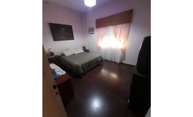 CASA AMERICANA y DEPTO DOS AMBIENTES EN VENTA. ITUZAINGO NORTE