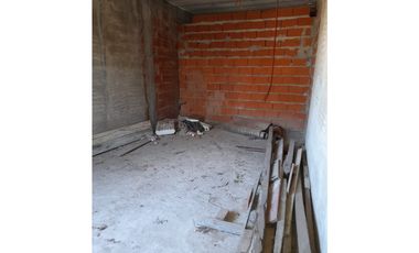 CASA TRES AMBIENTES Y VIVIENDA A TERMINAR EN VENTA - ITUZAINGO NORTE