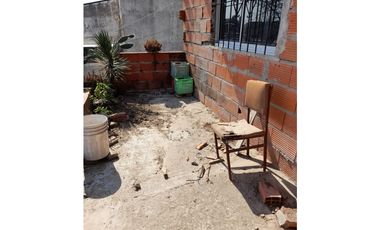 CASA TRES AMBIENTES Y VIVIENDA A TERMINAR EN VENTA - ITUZAINGO NORTE