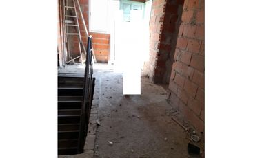 CASA TRES AMBIENTES Y VIVIENDA A TERMINAR EN VENTA - ITUZAINGO NORTE