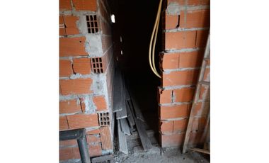 CASA TRES AMBIENTES Y VIVIENDA A TERMINAR EN VENTA - ITUZAINGO NORTE