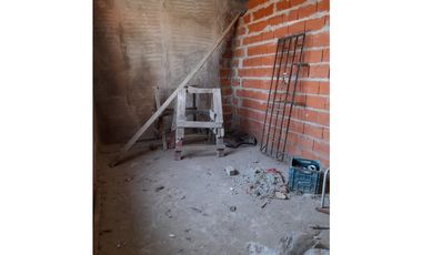 CASA TRES AMBIENTES Y VIVIENDA A TERMINAR EN VENTA - ITUZAINGO NORTE