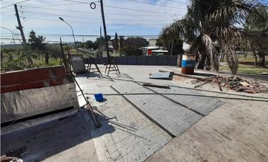 LOCAL AMPLIO CON BAÑO. EXCELENTE VISTA COMERCIAL. CON VIVIENDA