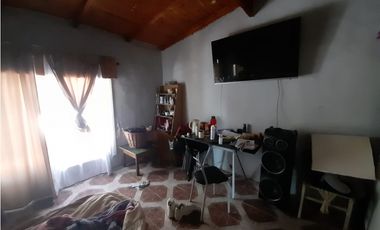 LOCAL AMPLIO CON BAÑO. EXCELENTE VISTA COMERCIAL. CON VIVIENDA