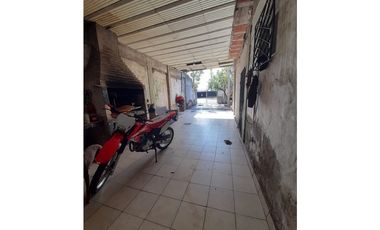 LOCAL AMPLIO CON BAÑO. EXCELENTE VISTA COMERCIAL. CON VIVIENDA