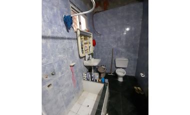 LOCAL AMPLIO CON BAÑO. EXCELENTE VISTA COMERCIAL. CON VIVIENDA