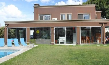 Excelente propiedad con Piscina en Altos de Hudson ll