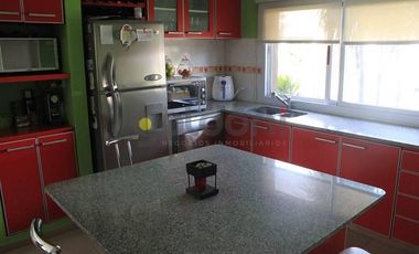 Excelente propiedad con Piscina en Altos de Hudson ll