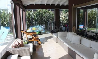 Excelente propiedad con Piscina en Altos de Hudson ll