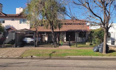 CHALET EN PH, SOBRE LA CALLE RETIRO A 3 CUADRAS DE LA AV. H. YRIGOYEN