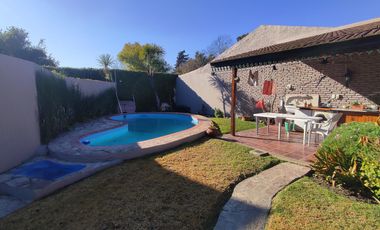 CHALET EN PH, SOBRE LA CALLE RETIRO A 3 CUADRAS DE LA AV. H. YRIGOYEN