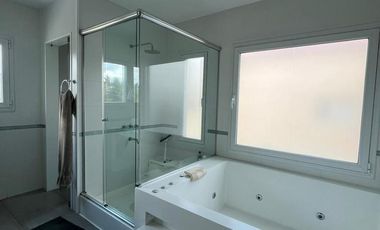 Alquiler Anual Casa 4 amb. Al Rio barrio San Benito Villanueva Tigre